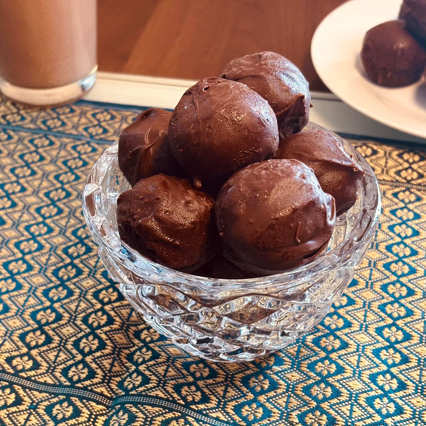 Chocolate cake pops — round chocolate-coated cake balls in a glass bowl